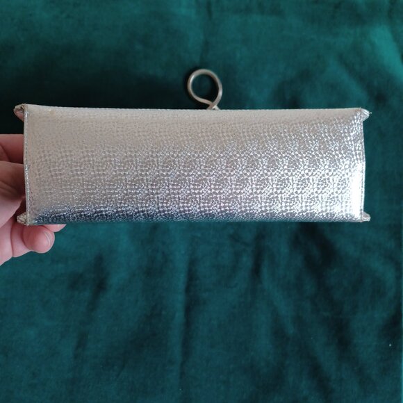 Silver Metallic Purse with double silver serpentine chain handles, vintage. - Picture 2 of 6